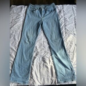 LEVI STRAUSS & CO. CLASSIC LIGHT BLUE WOMEN’S JEANS